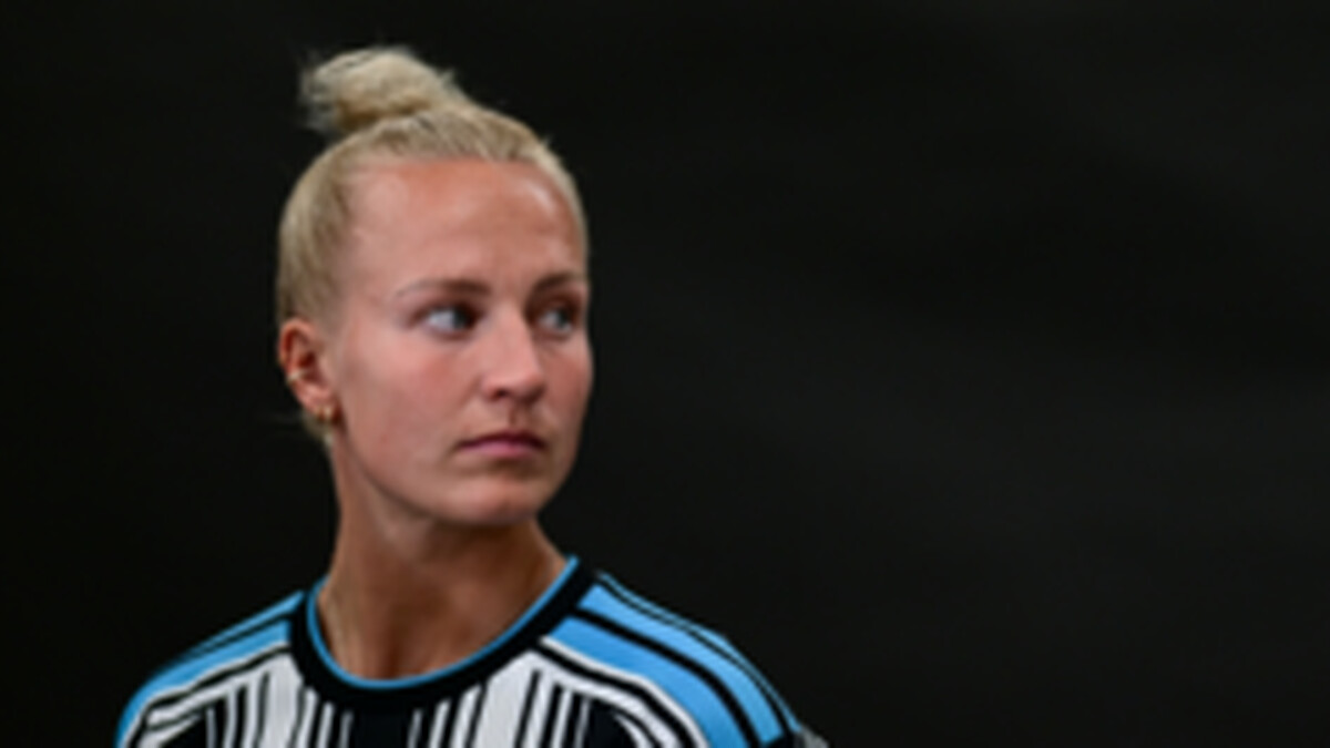 Newcastle sign Scotland defender McLauchlan