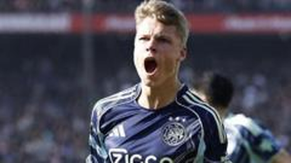 Newcastle sign teenager Steur from Ajax for £23m