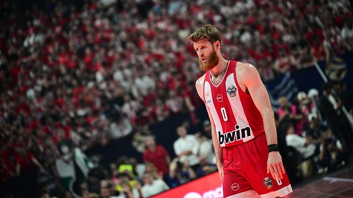 Olympiacos refused Dubai’s second offer for Thomas Walkup