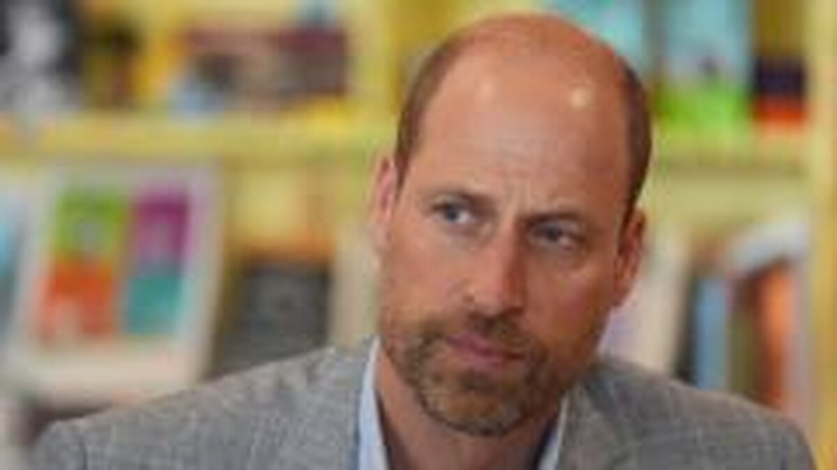 Prince William tells England to 'hold heads high'