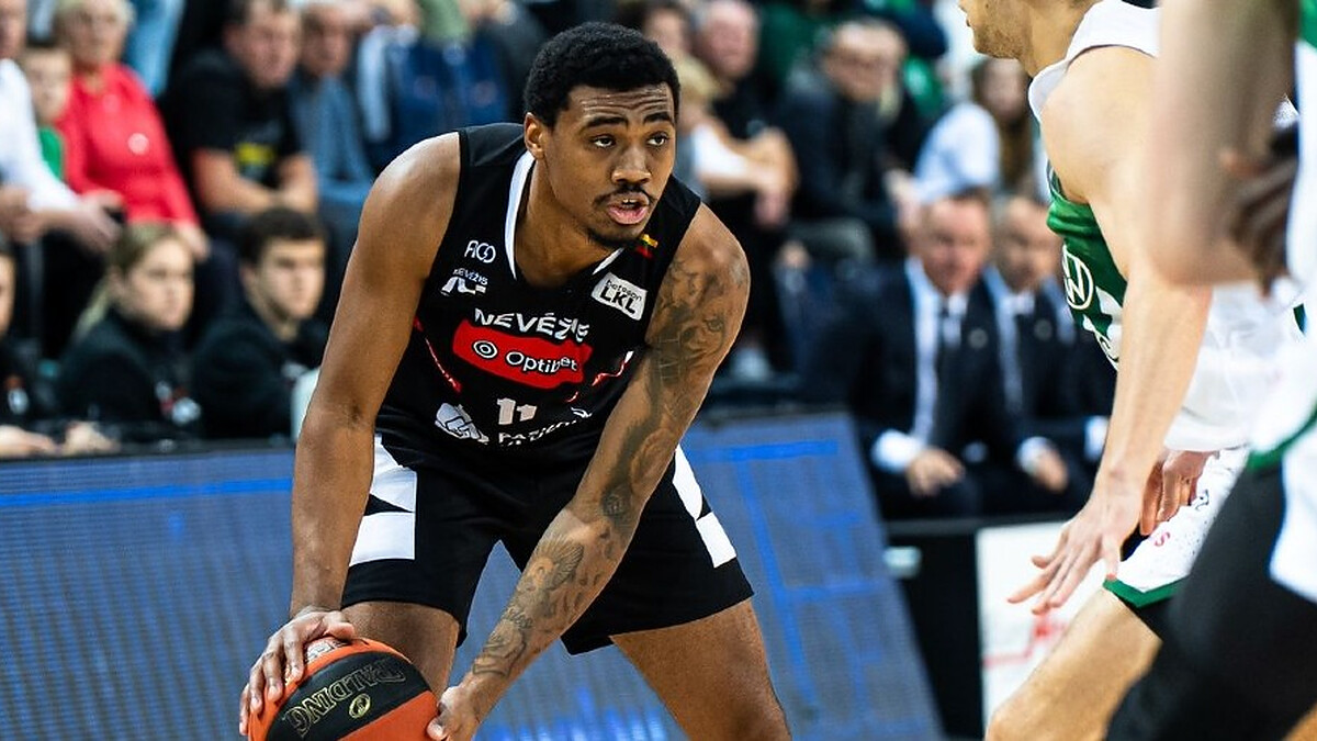 Riga signs Tony Perkins on a one-year deal