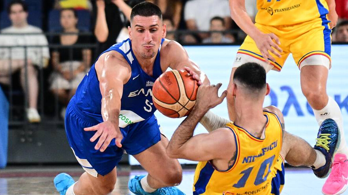Romania stuns Greece to keep Group B race wide open