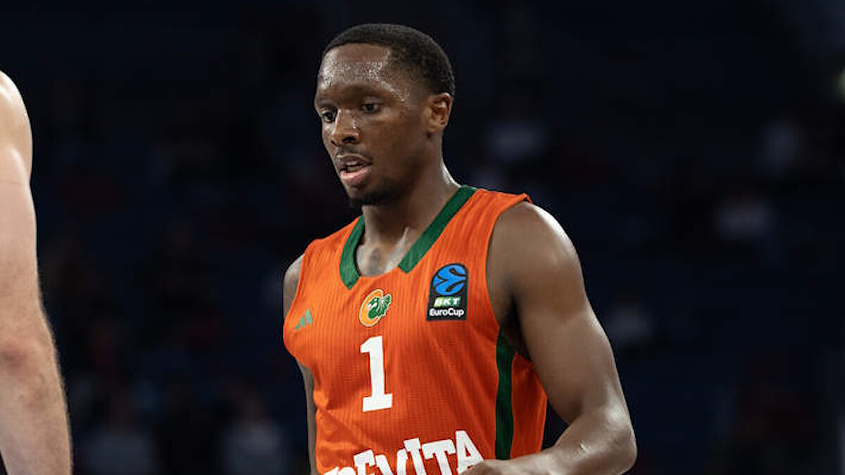 Umoja Gibson joins Barcelona on a two-year deal