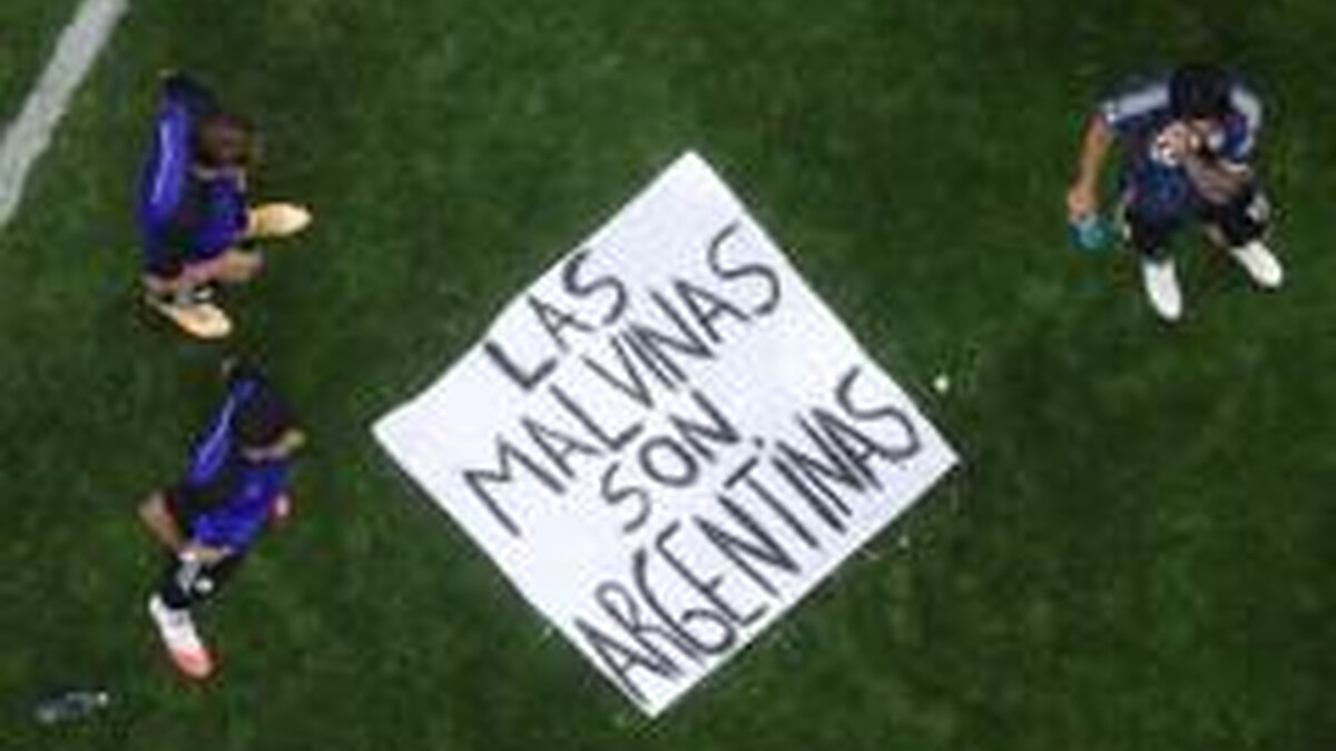 White House defends Argentina team over Falklands banner