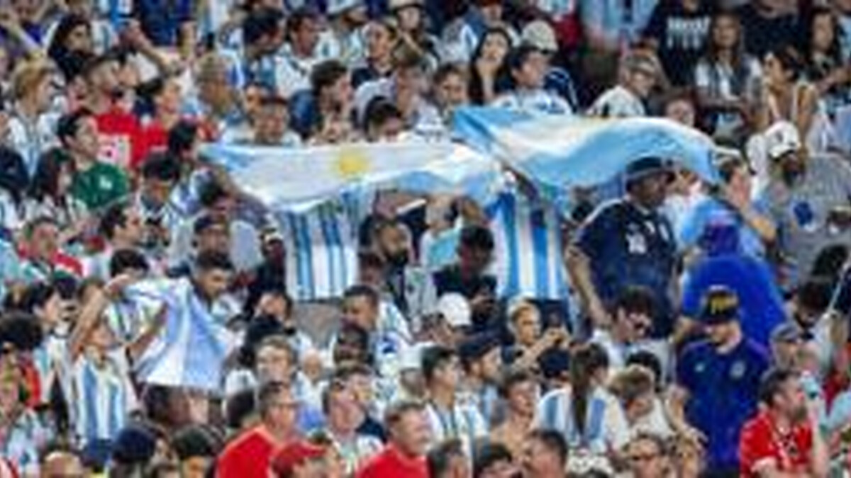 Why do Argentina sing about England and the Falklands?