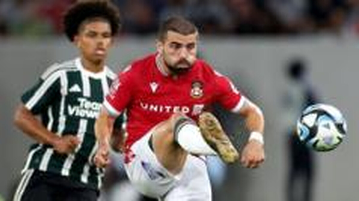 Wrexham boss Parkinson relishing Man Utd 'test'