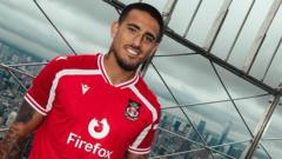 Wrexham complete signing of Palace defender Imray