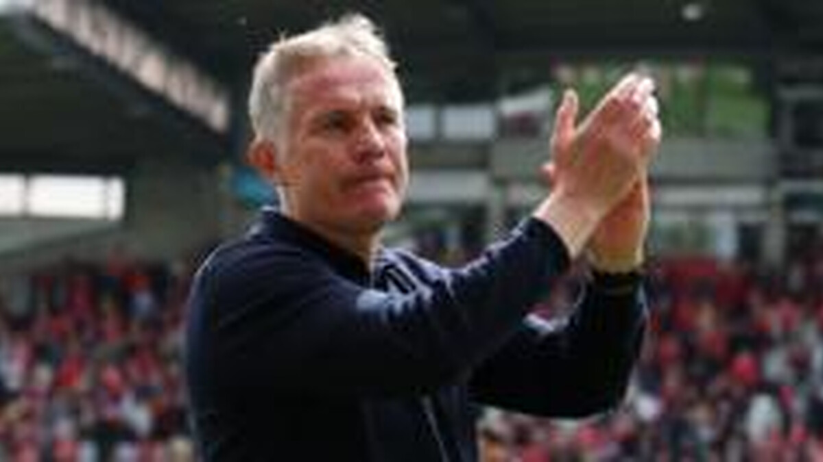 Wrexham to 'hold nerve' in transfer window - Parkinson
