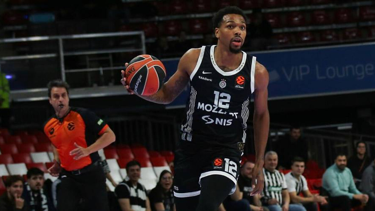 Žalgiris officially signs Sterling Brown