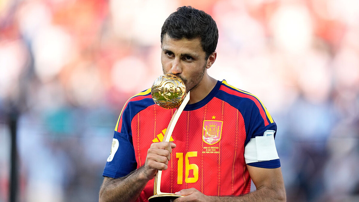 Barcelona join race for Man City's Rodri