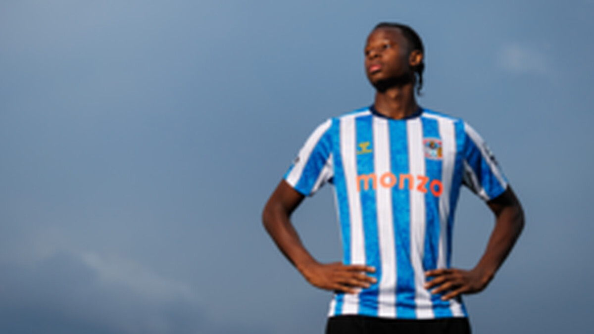 Coventry sign Mfuni on loan from Man City