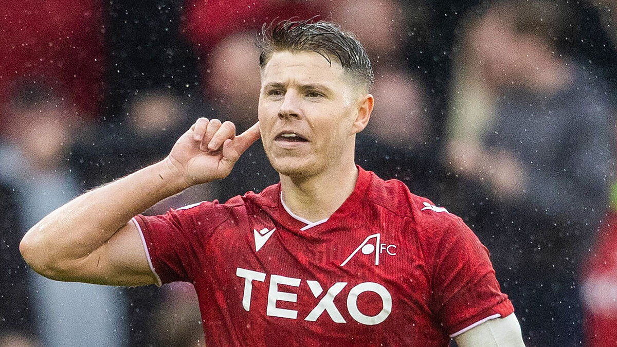Hearts concede two late goals to lose at Aberdeen
