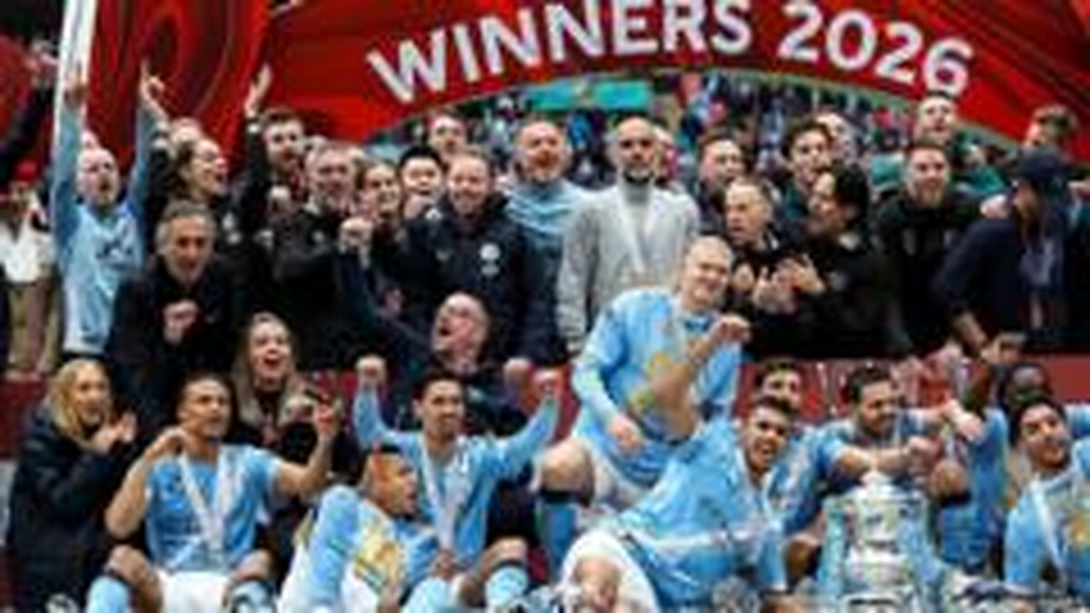 Is the Community Shield considered a major trophy?
