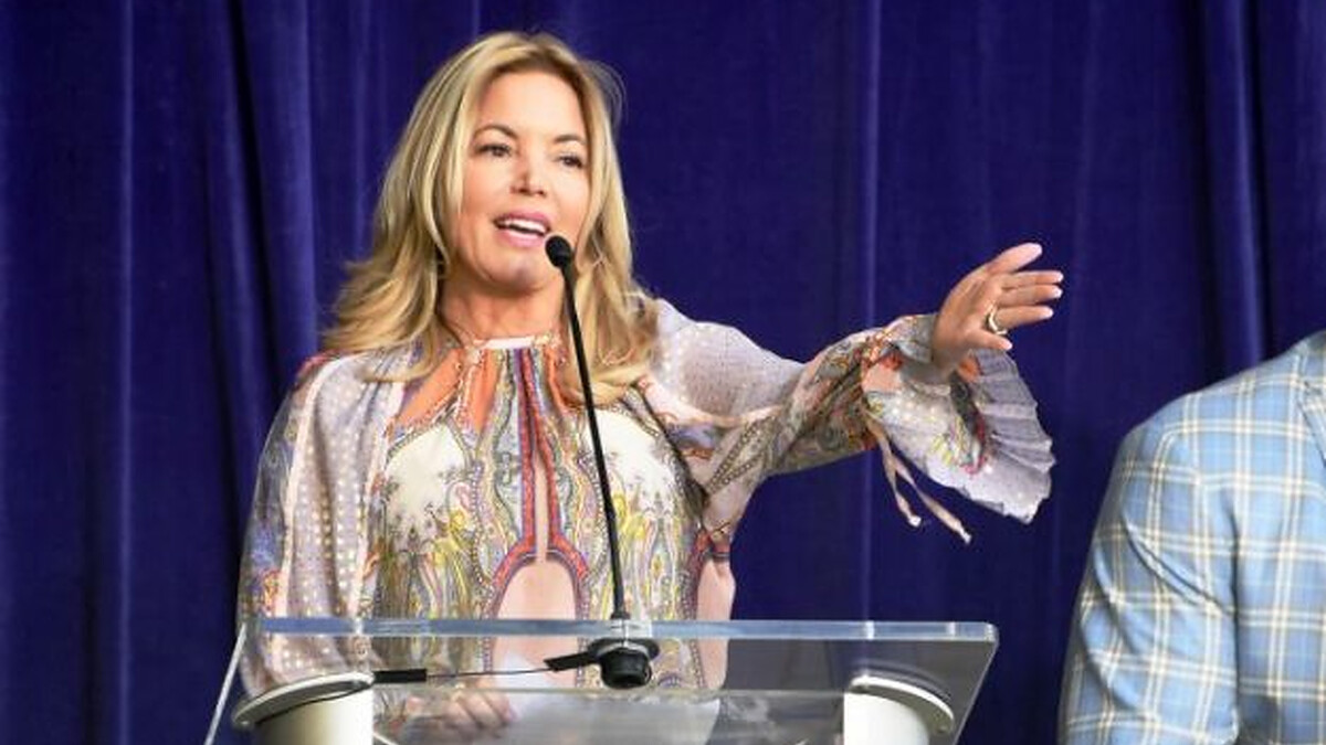 Jeanie Buss trying to block the sale of his family stake in the Lakers