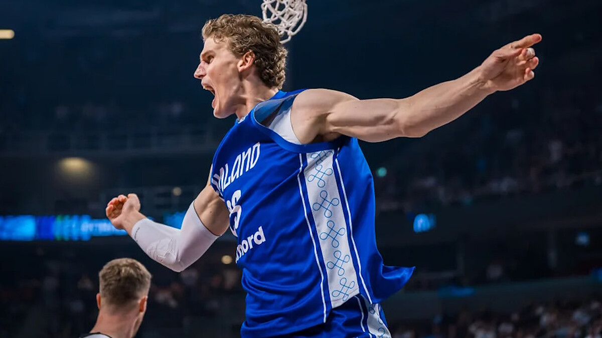 Lauri Markkanen leads Finland past Iceland with Jazz teammates watching