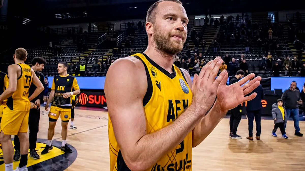 Lukas Lekavicius signs two-year extension with AEK
