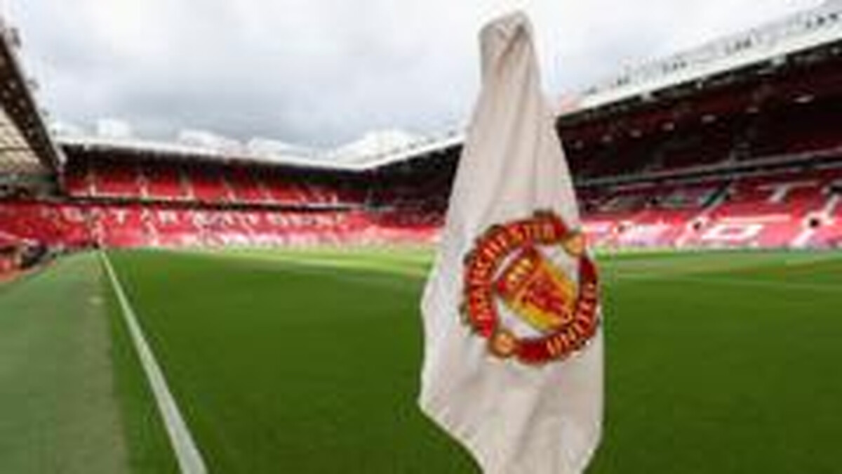 Man Utd pay tribute to 'proud Red' crash death officer