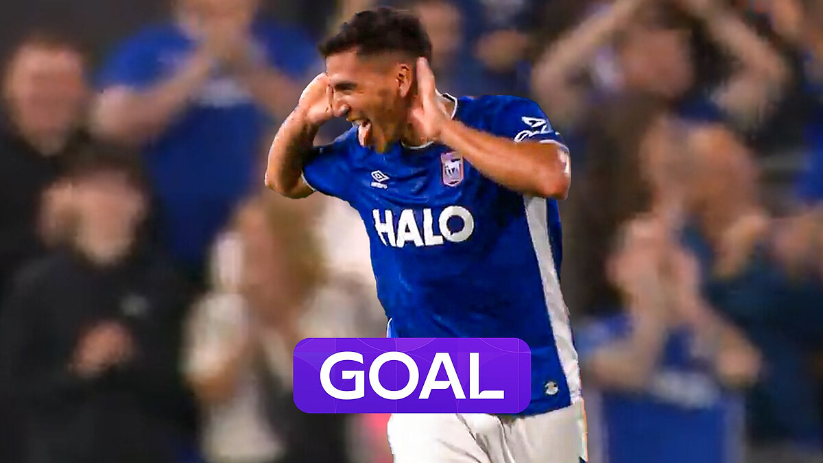 STUNNING! Nunez scores from near halfway line to seal Ipswich win