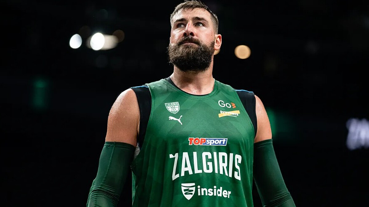 Valanciunas wastes no time in setting the tone for Zalgiris
