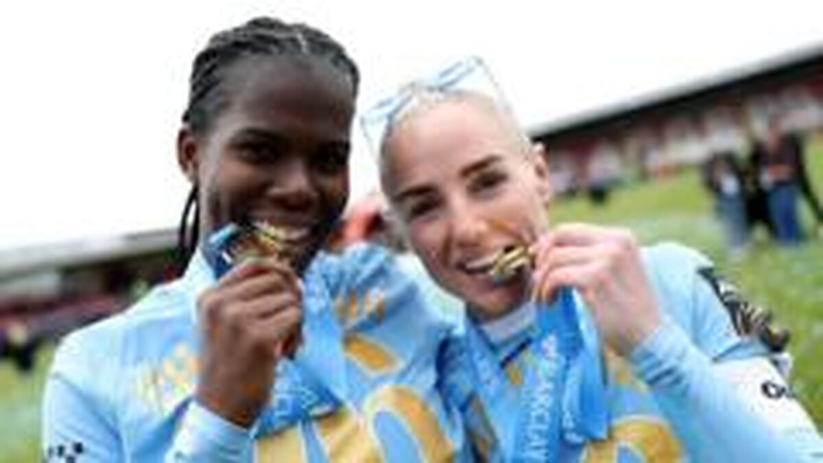 What are the key dates for the women's football season?