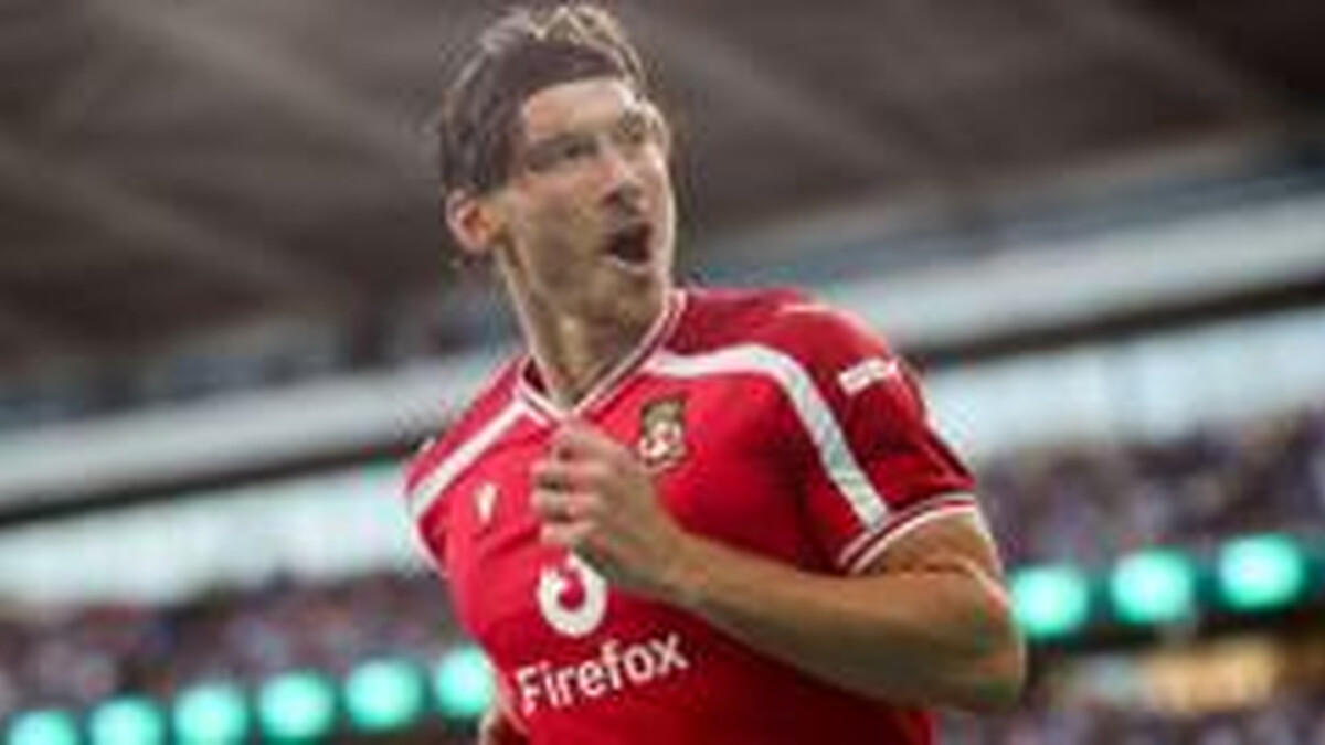 Wrexham's Moore aiming to stay the distance