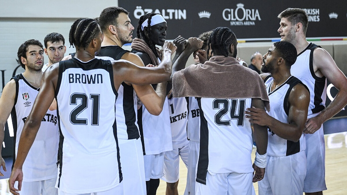 Brown shines, Besiktas easily defeats CSKA