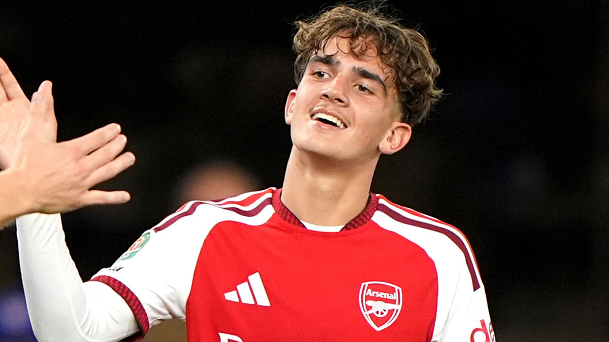 Dowman dazzles with double as Arsenal cruise past Ipswich