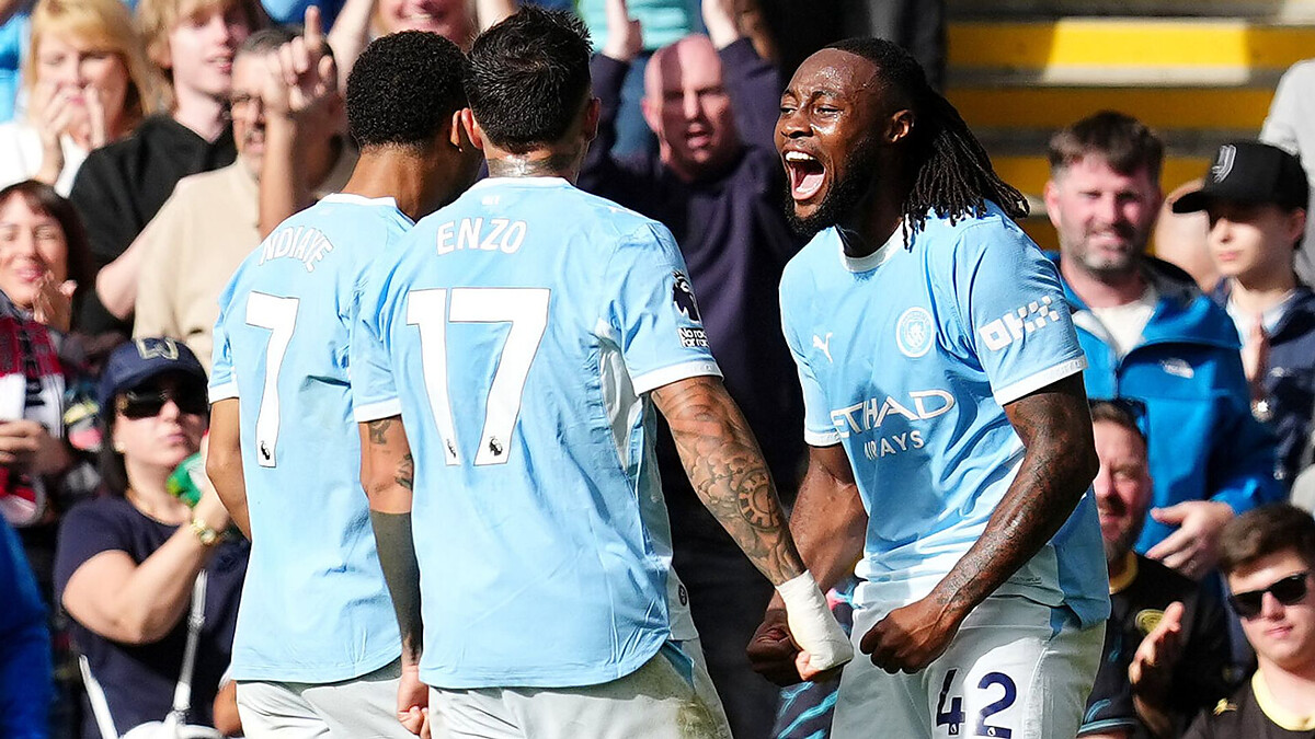 Eight goals and complete CHAOS as Man City somehow beat Sunderland