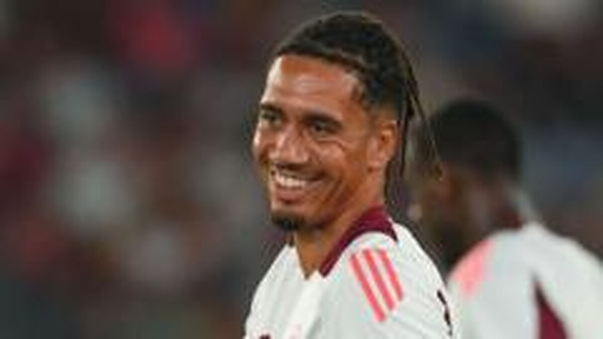 Ex-England defender Smalling in talks with Porto