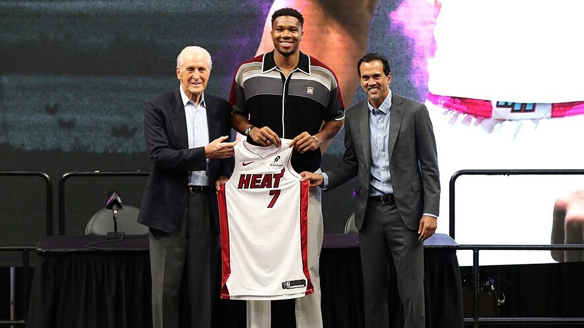 Giannis title chase begins: “I care about being a winner”