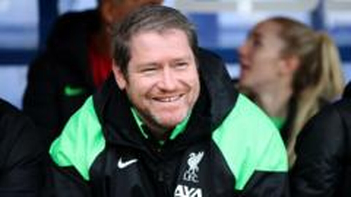 Liverpool unveil memorials for former manager Beard