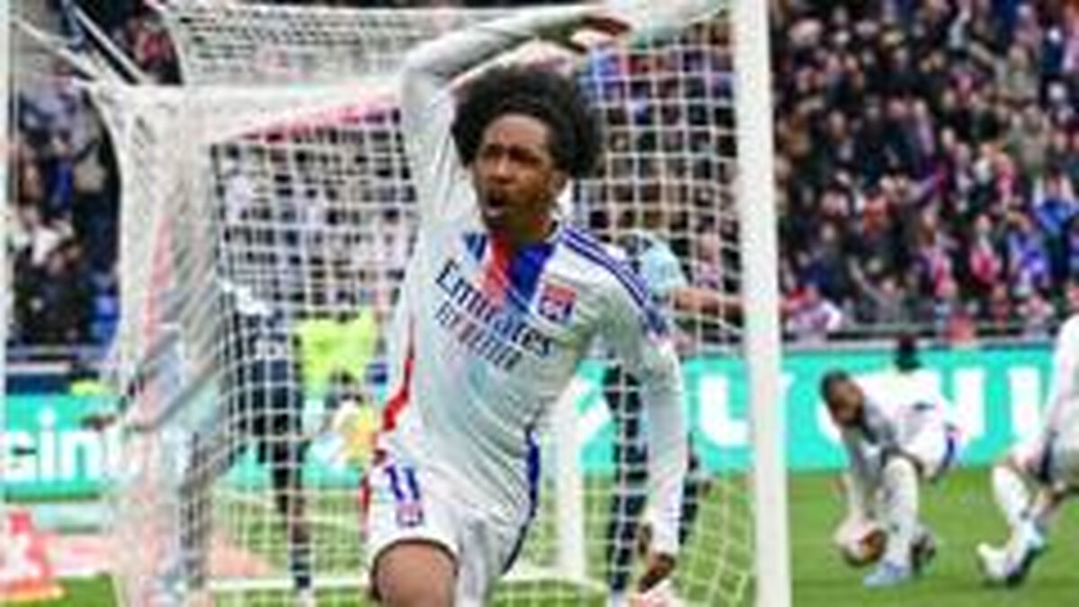 Lyon winger Fofana set for £30m Sunderland move