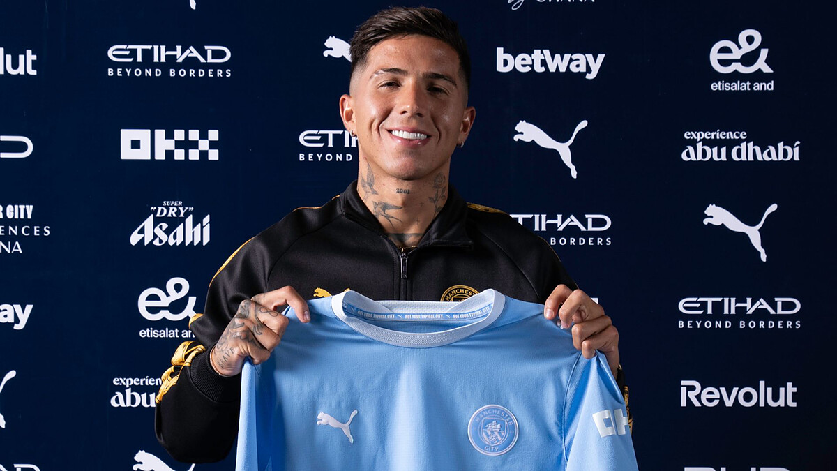 Man City sign Fernandez in British-record-equalling deal