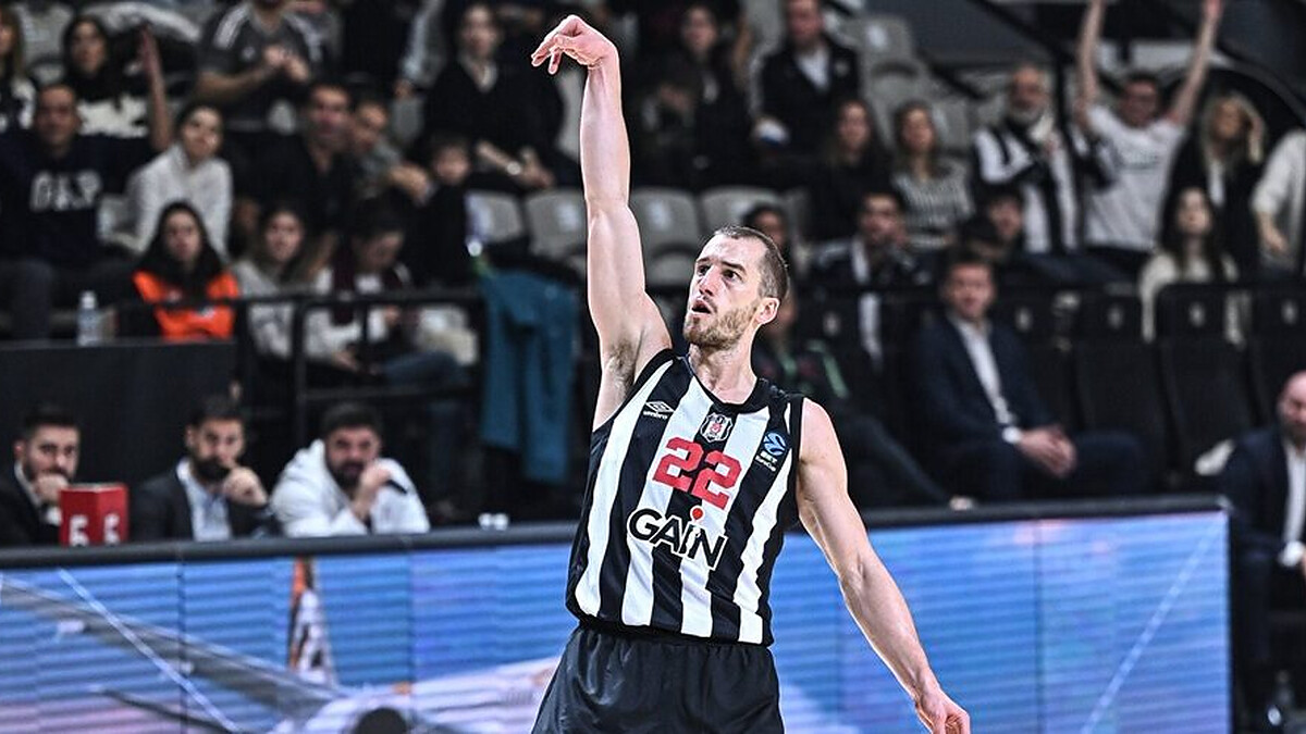 Matt Thomas signed for two months with Unicaja Malaga