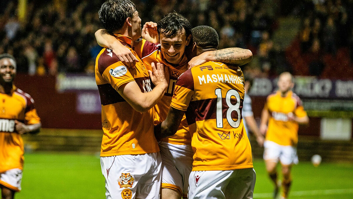 Motherwell continue unbeaten league start with stroll against Dundee United