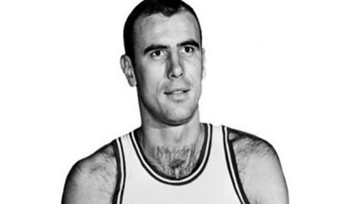 NBA pioneer Bob Pettit, 50-point Finals legend, dies at 93