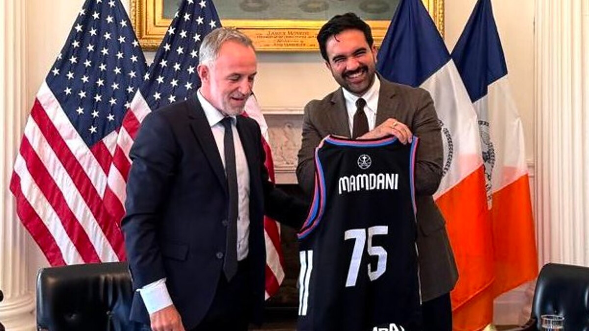 New York City Mayor Zohran Mamdani poses with a Paris Basketball jersey