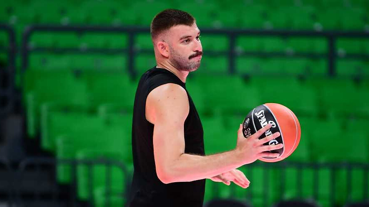 Nikos Rogkavopoulos suffers a muscle strain