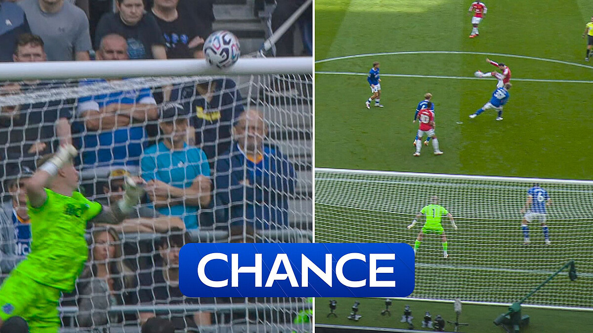 Off the crossbar! Bruno comes close early on for Man Utd