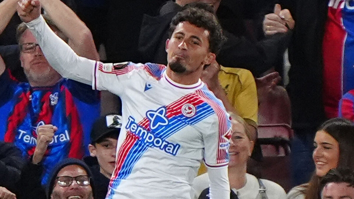 Palace power past Lech Poznan to win on Europa League debut