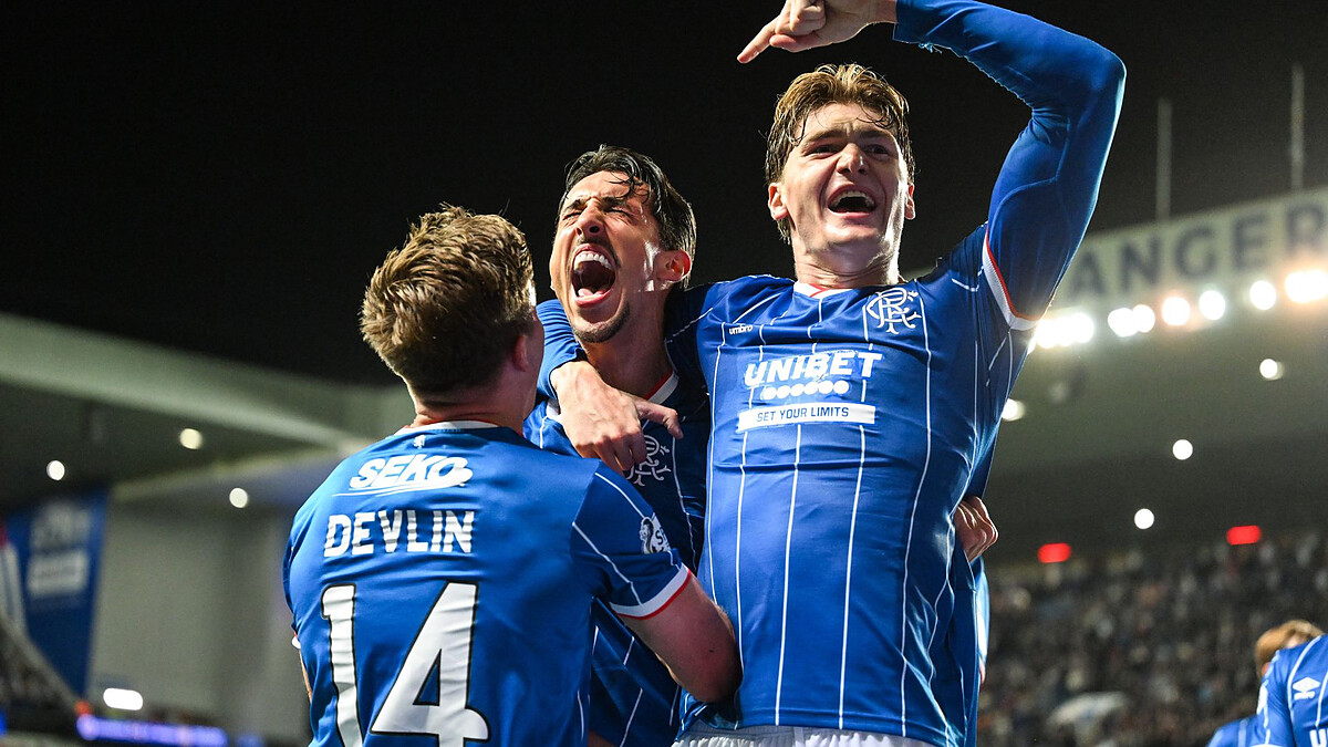 Rangers snatch late win over St Mirren as sub Miovski extends winning run