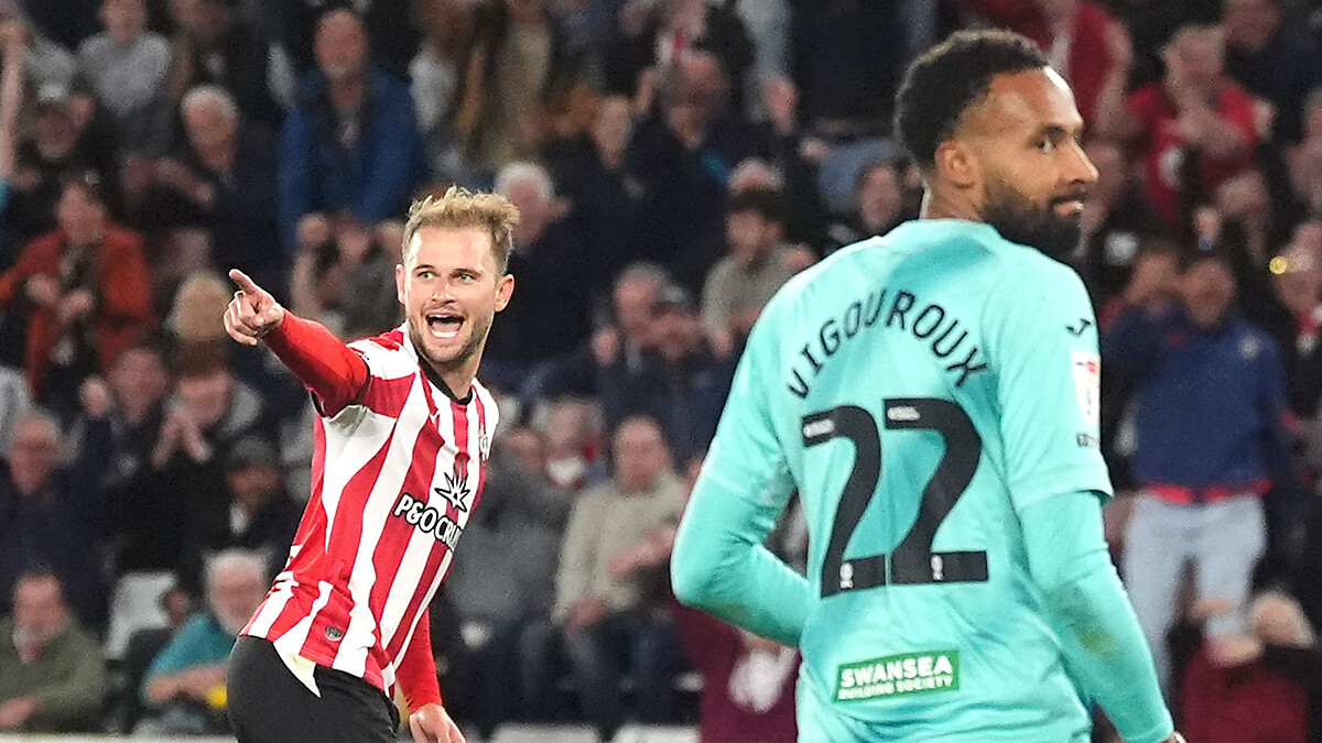 Southampton knock Swansea off Championship top spot