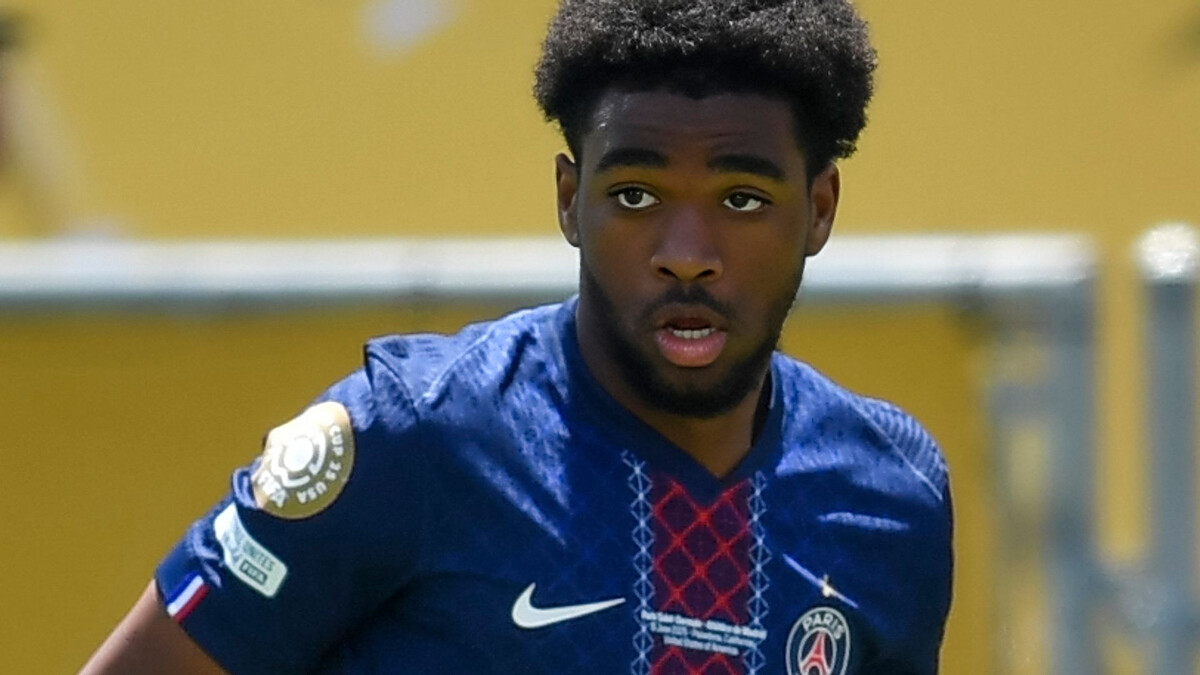 Villa confirm signing of PSG winger Mbaye