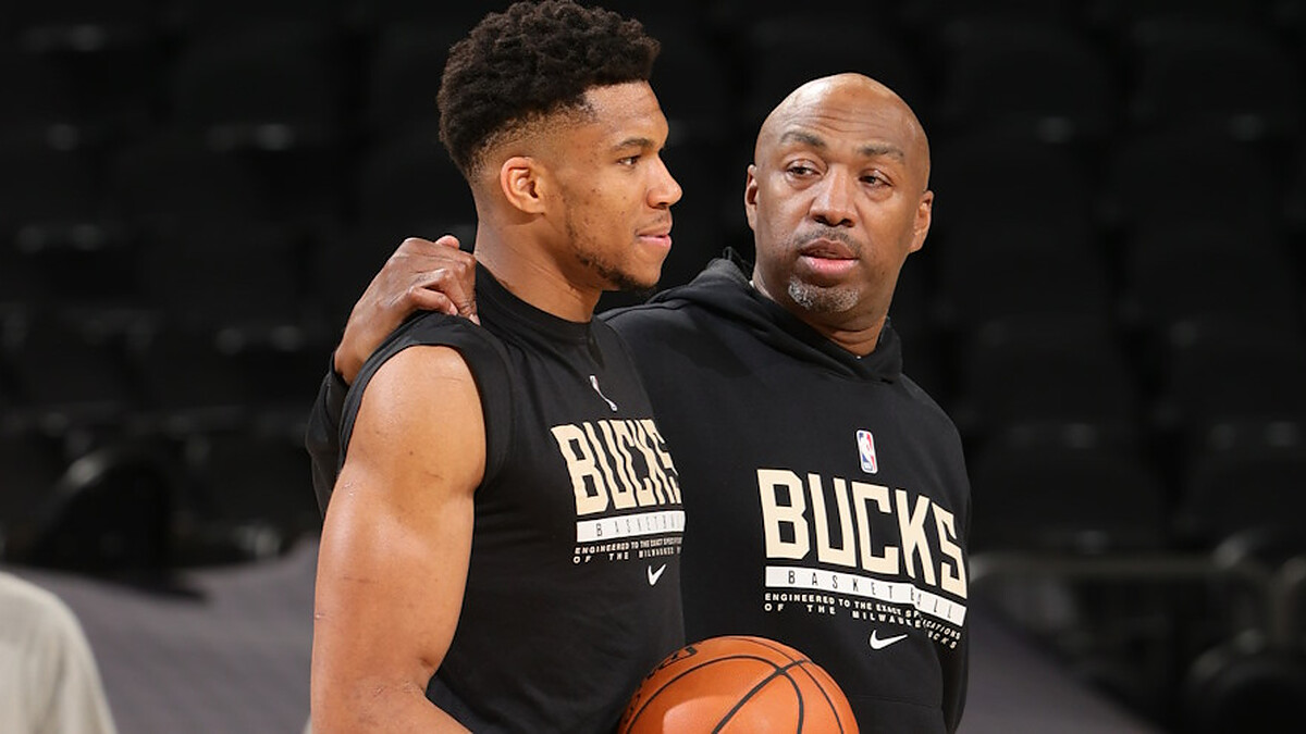 Vin Baker reunites with Giannis: “He’s like a son to me”