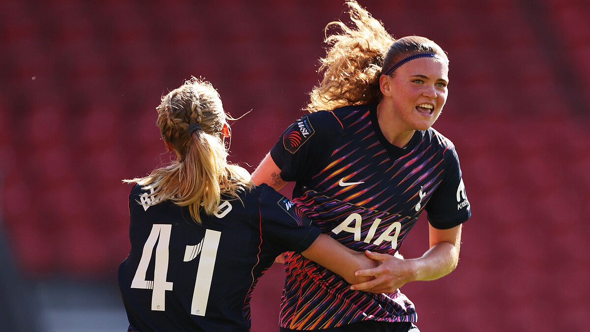 WSL: Liverpool and Arsenal level, Blues ahead after Chelsea thrash Man Utd LIVE!