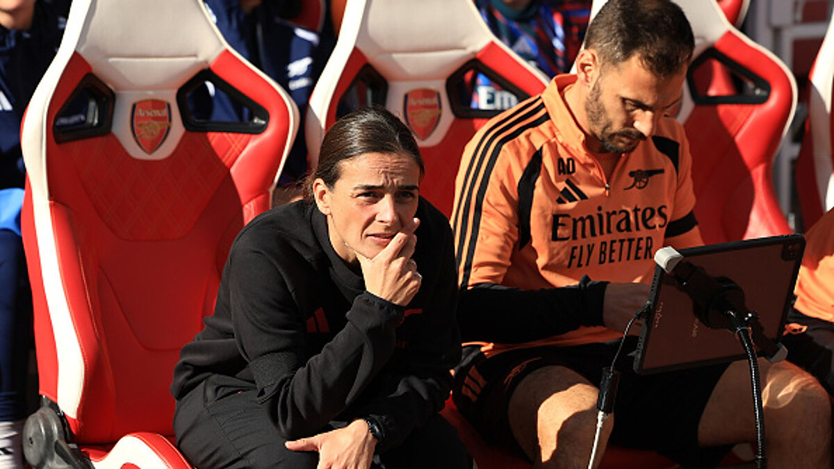 Arsenal booed after Birmingham draw as pressure builds on Slegers