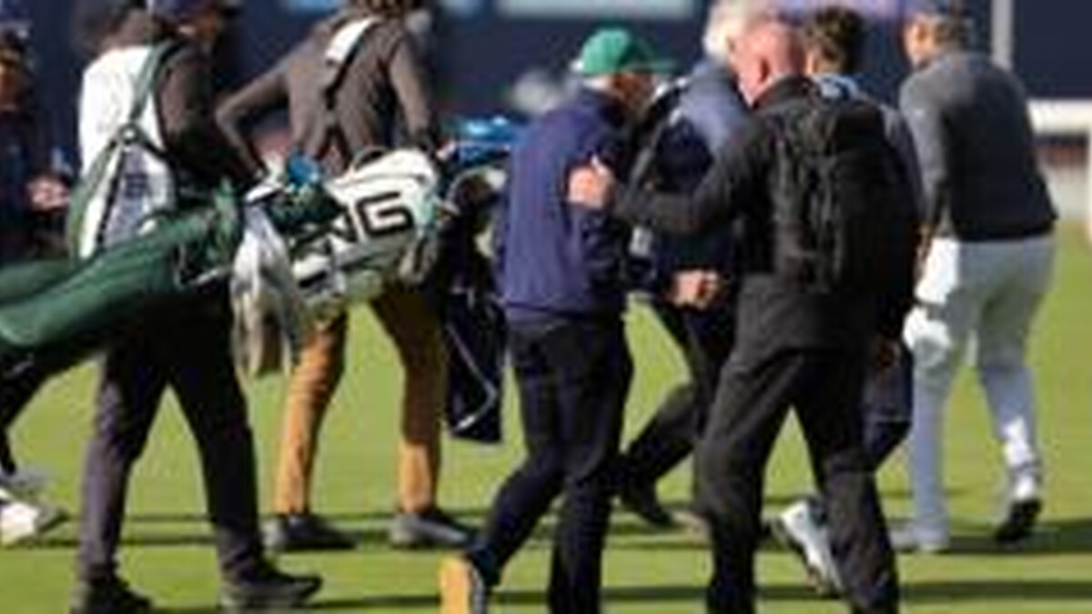 Desmond targeted by Celtic fan protest at Alfred Dunhill