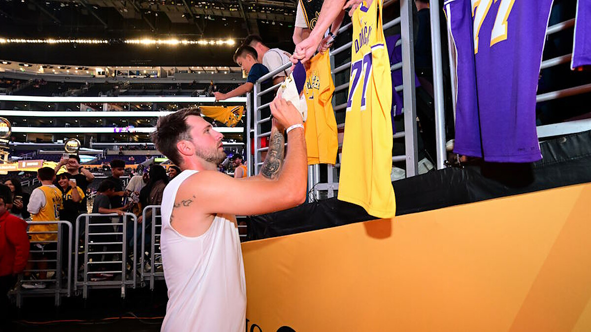 Doncic controls the pace, scores 23 points in Lakers preseason win