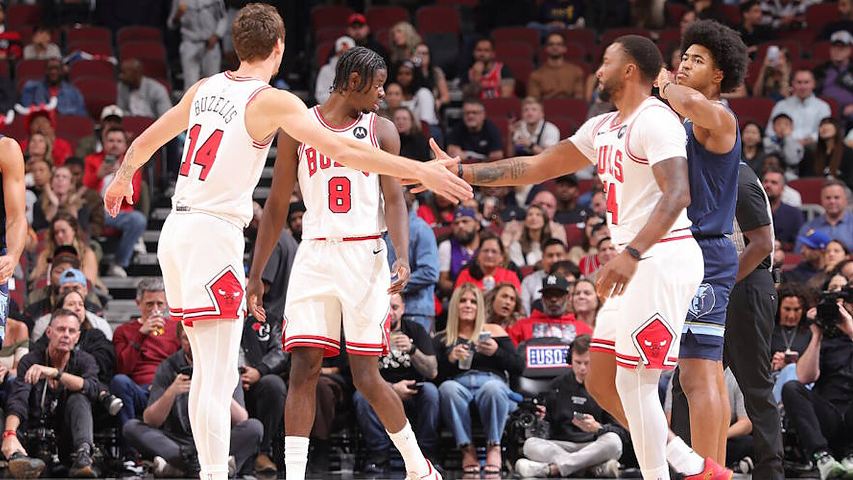Matas Buzelis downplays preseason injury after loss: “Just being smart”