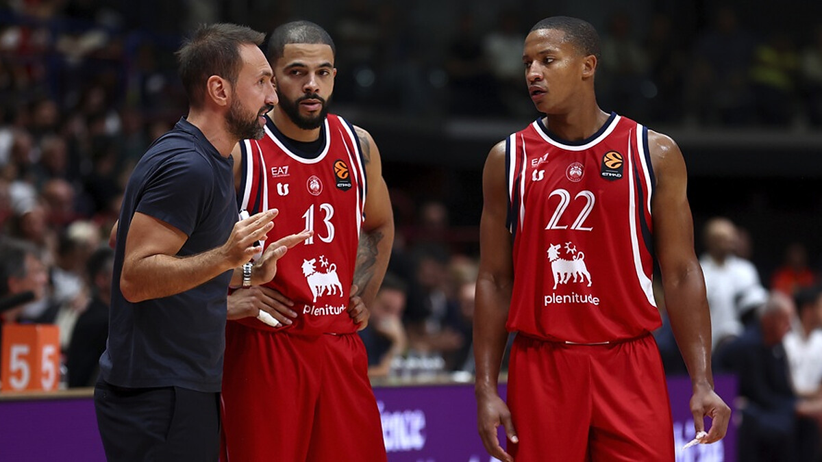 Milano cruises past Napoli